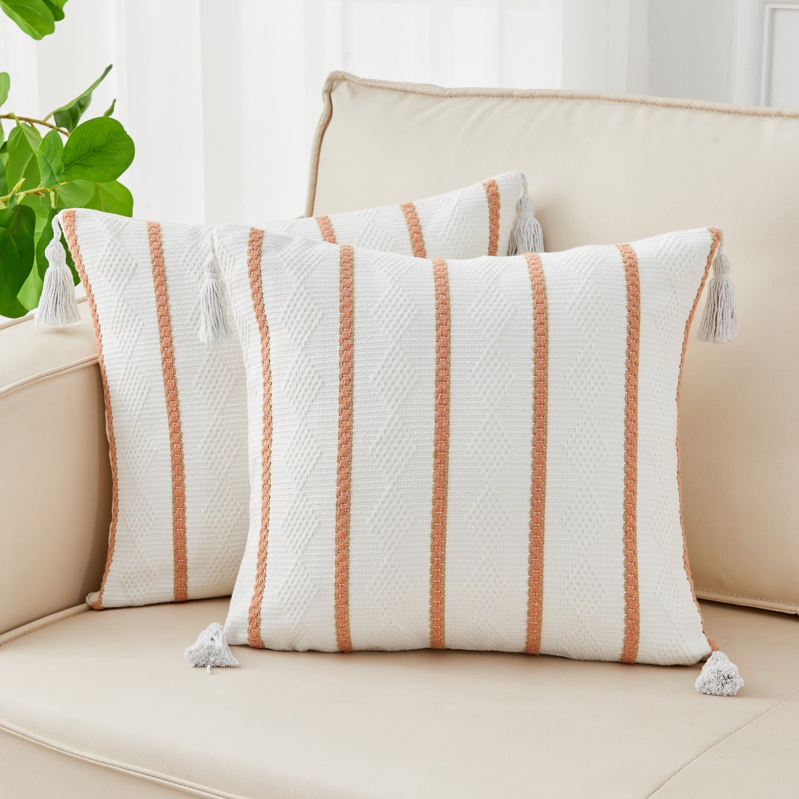 18-Accent_-Throw-Pillow_-Cover-close-shot